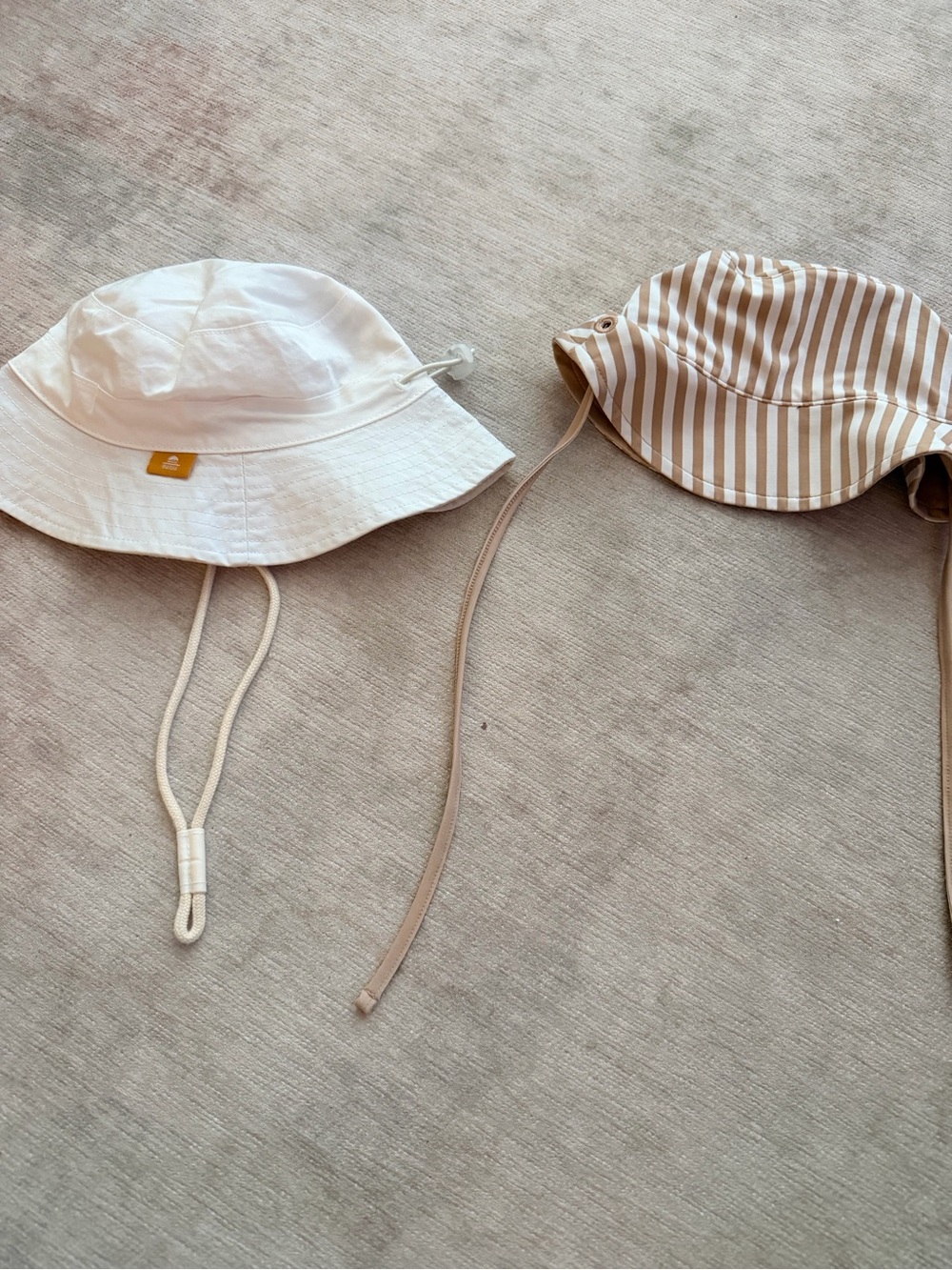 2 Baby sun hats NWOT 0-6 months